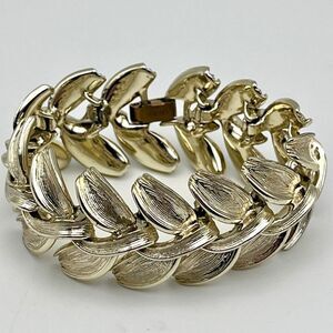 1960s Lisner Gold-Tone Bracelet leaves vintage metal bracelet  821